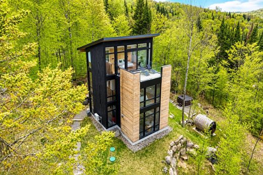 Detached House in Lac-Supérieur, Laurentides