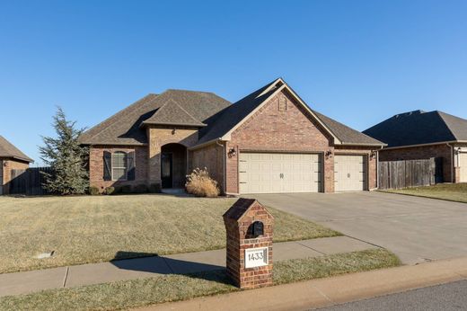 Luxury home in Edmond, Oklahoma County