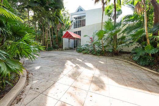 Detached House in Coral Gables, Miami-Dade