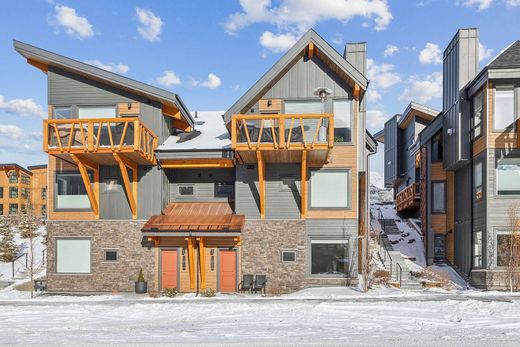 Apartment / Etagenwohnung in Canmore, Alberta