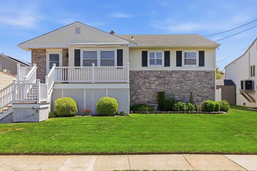 Detached House in Ventnor City, Atlantic County