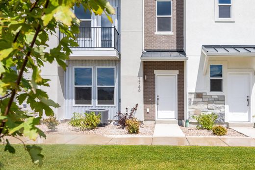 تاون هاوس ﻓﻲ Spanish Fork, Utah County