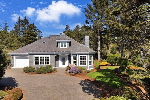 Luxury home in South Beach, Lincoln County