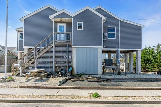 Detached House in Mantoloking, Ocean County