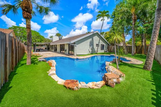 Luxury home in Plantation, Broward County