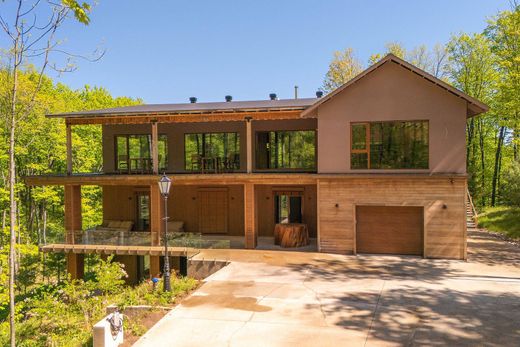 ‏בית חד-משפחתי ב  Haliburton, Ontario