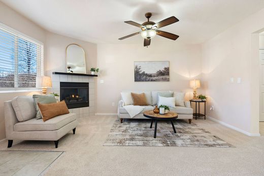 Apartment / Etagenwohnung in Longmont, Boulder County