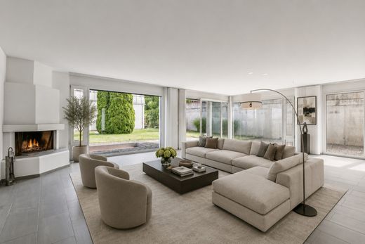 Detached House in Langnau am Albis, Bezirk Horgen