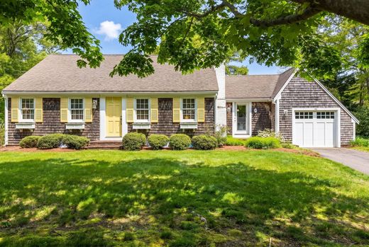 Detached House in Osterville, Barnstable County