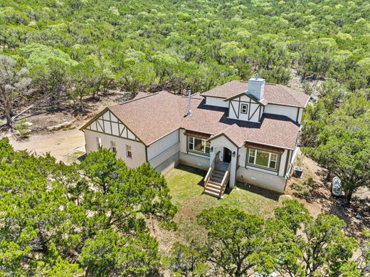 Detached House in Pipe Creek, Bandera County