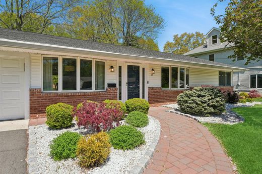 Detached House in South Brunswick Terrace, Middlesex County