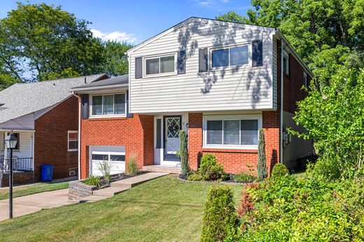 Luxury home in Carnegie, Allegheny County