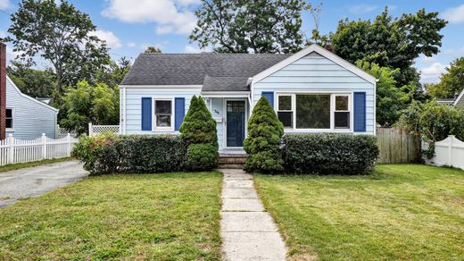 Detached House in Central Islip, Suffolk County