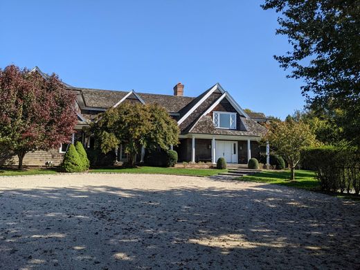 Detached House in Water Mill, Suffolk County