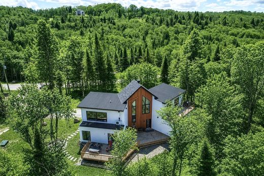 Detached House in La Conception, Laurentides