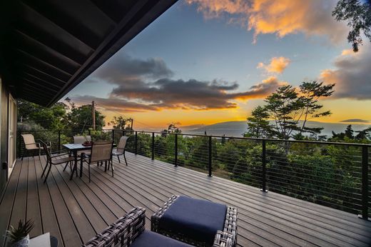Detached House in Kula, Maui