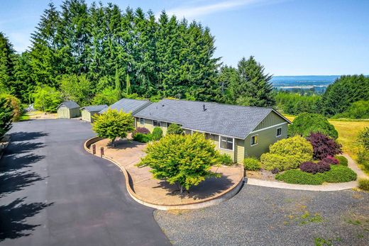 Luxury home in Hillsboro, Washington County