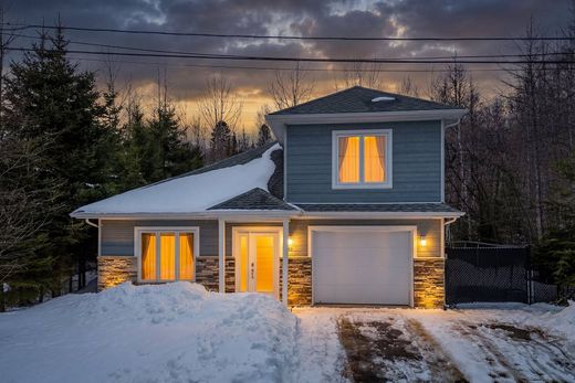 Detached House in Sainte-Adèle, Laurentides