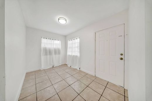 Двухуровневые апартаменты, Майами, Miami-Dade County