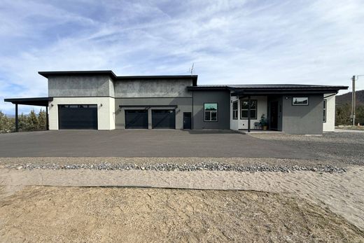 Luxury home in Prineville, Crook County
