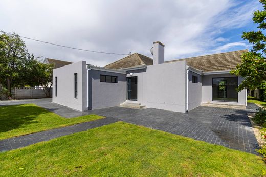 Detached House in Somerset West, City of Cape Town