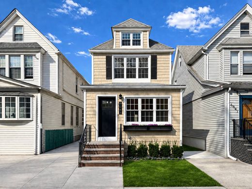 Detached House in Forest Hills, Queens