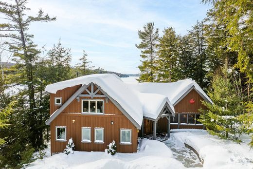 Detached House in Haliburton, Ontario