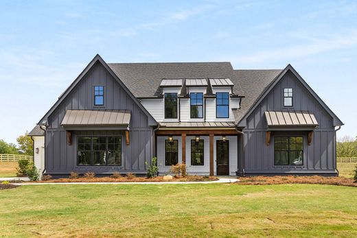 Detached House in Alpharetta, Fulton County