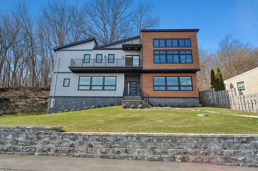 Detached House in Roxbury, Morris County