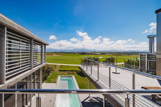 Detached House in Herolds Bay, Eden District Municipality
