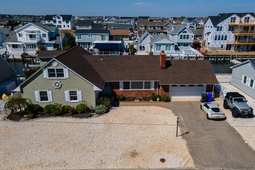 Detached House in Mantoloking, Ocean County