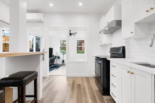 Detached House in Montreal, City of Montréal