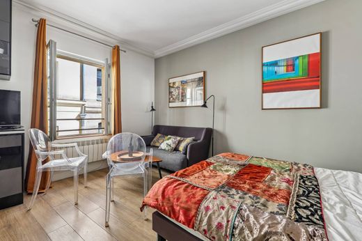 Apartment in Champs-Elysées, Madeleine, Triangle d’or, Paris