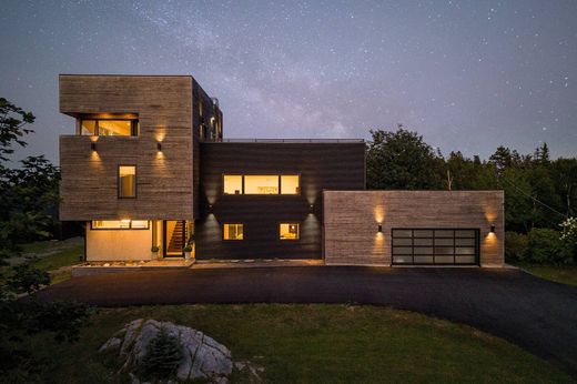 Detached House in Herring Cove, Nova Scotia