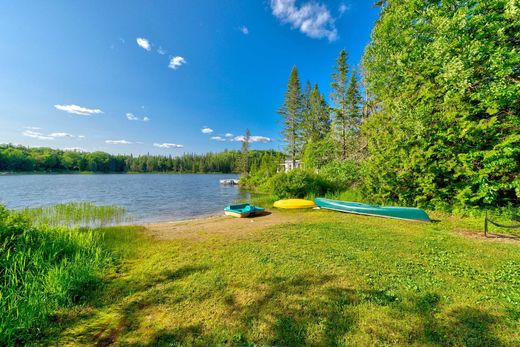 Detached House in Sainte-Lucie-des-Laurentides, Laurentides