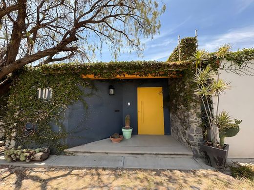 Detached House in Juriquilla, Querétaro