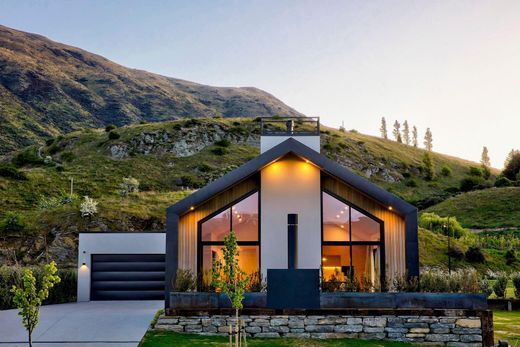 Queenstown: Villas and Luxury Homes for sale - Prestigious Properties ...