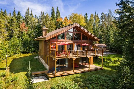 Vrijstaand huis in Val-des-Lacs, Laurentides