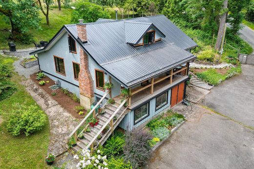 Salt Spring Island, Capital Regional Districtの一戸建て住宅