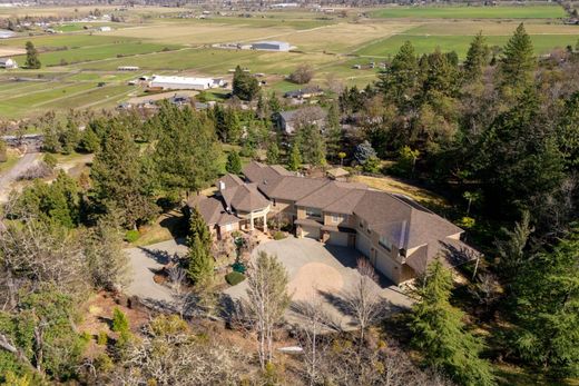 Luxury home in Central Point, Jackson County