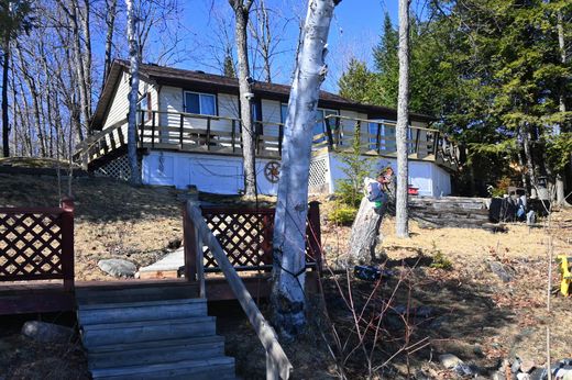 Detached House in Mckellar, Ontario