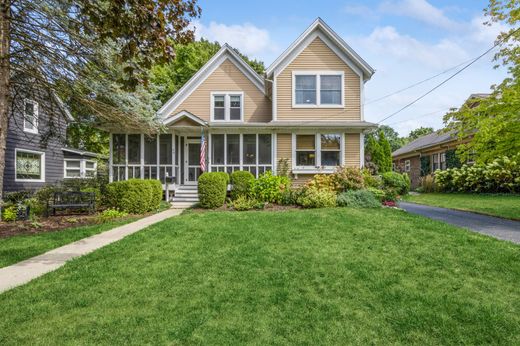 Vrijstaand huis in Crystal Lake, McHenry County