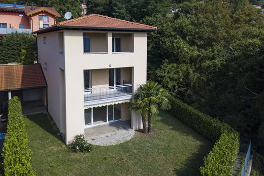 Dom jednorodzinny w Carona, Lugano