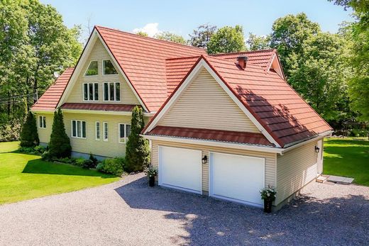 Detached House in Rigaud, Montérégie