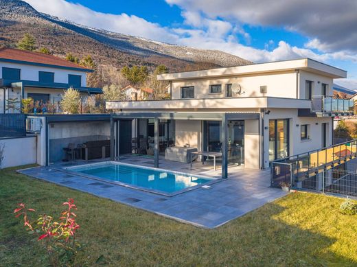 Detached House in Thoiry, Ain