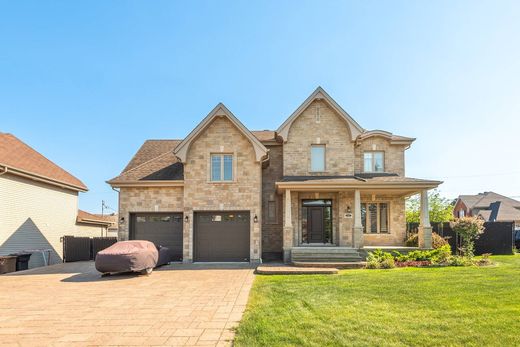 Vrijstaand huis in Châteauguay, Montérégie