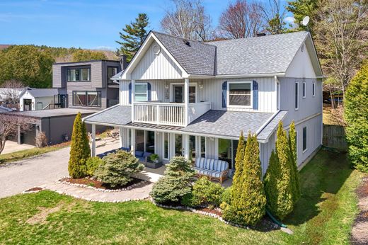 Detached House in Tiny, Ontario