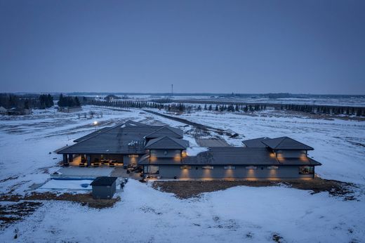 컨트리하우스 / Beaumont, Alberta