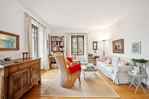 Casa Unifamiliare a Essertines-sur-Rolle, Nyon District