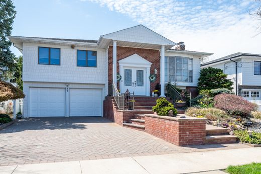 Detached House in Lido Beach, Nassau County